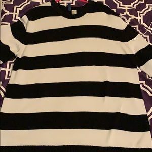 H&M Divided Black and White shirt. XL